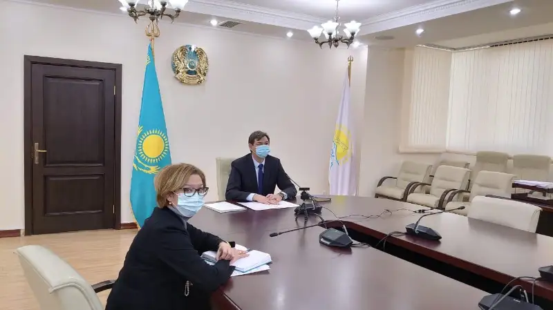 Обеспечение готовности к вакцинации населения от COVID-19 обсудили в Минздраве РК