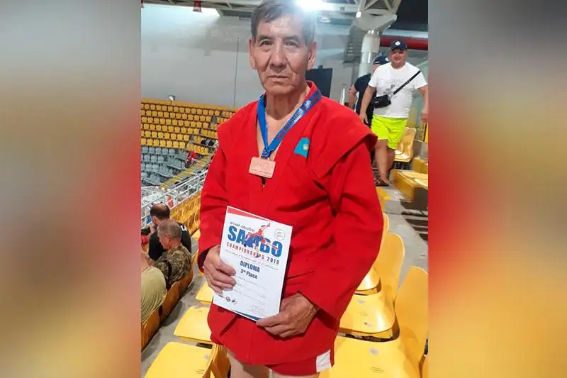 76-летний акмолинский самбист завоевал «бронзу» чемпионата мира на Кипре