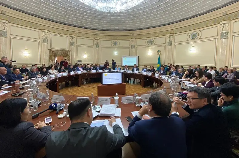 Кодекс о здоровье обсуждают с общественностью эксперты в Алматы