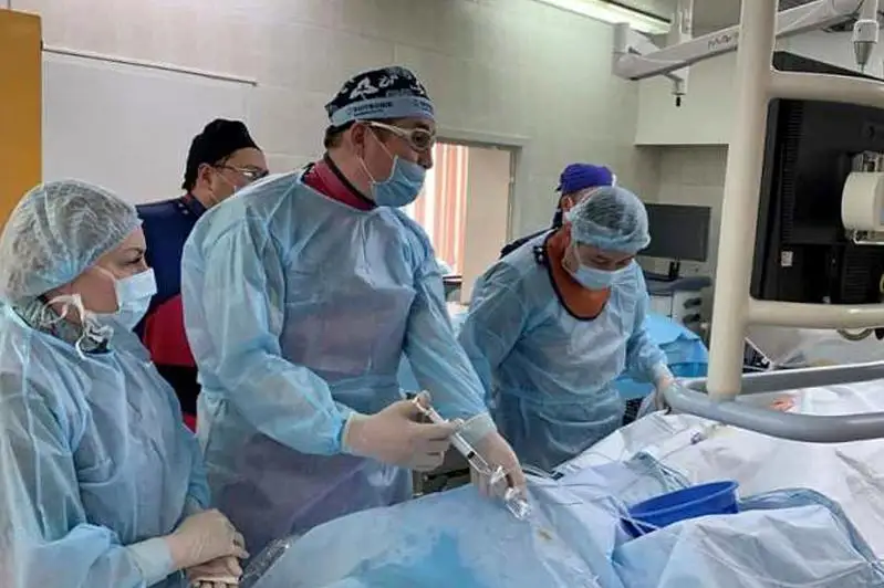 Операции без разрезов начали проводить хирурги СКО