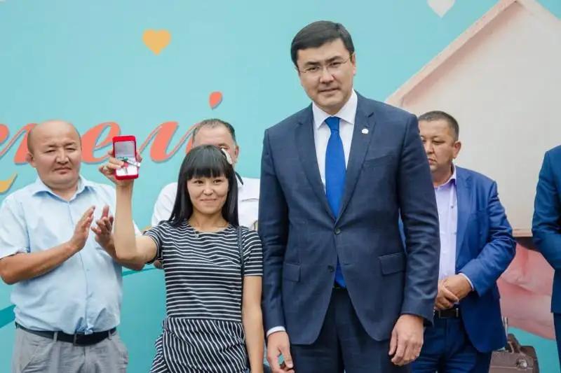 Ключи от квартир в столице получили 298 очередников по программе «Берекелі баспана»