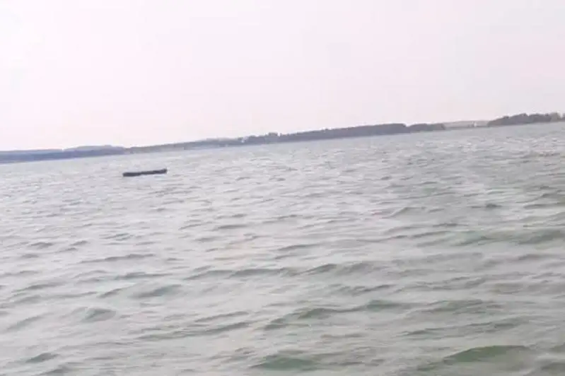 Мальчика унесло на надувном матрасе на озере Щучьем