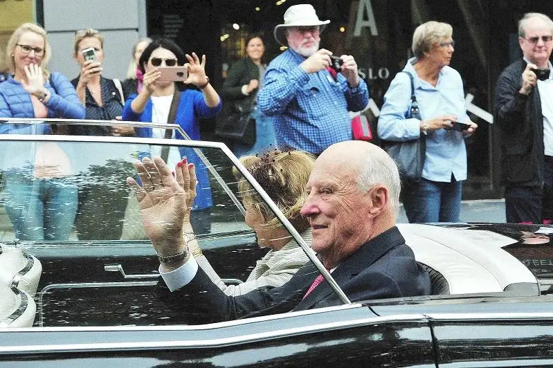 Норвежская королевская чета и ряд министров помещены на карантин