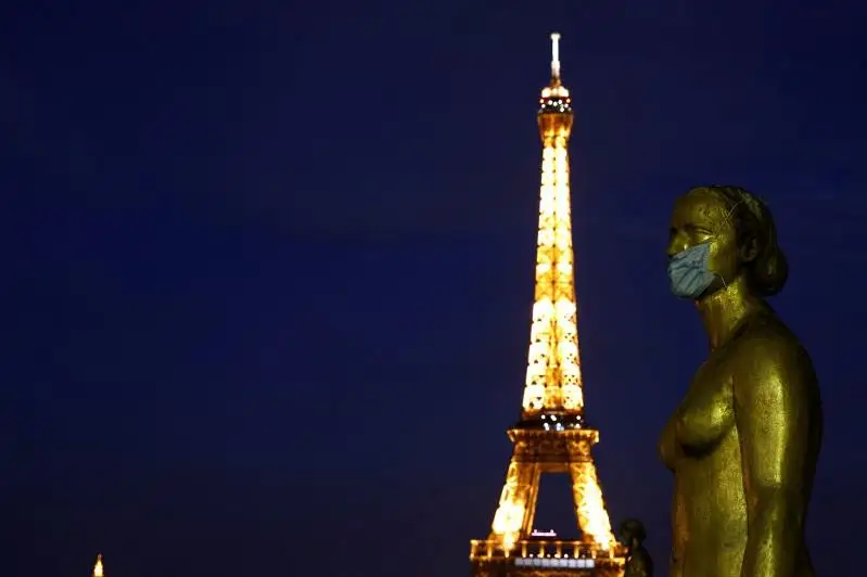 Эйфелева башня вновь открывает свои двери для посетителей 25 июня