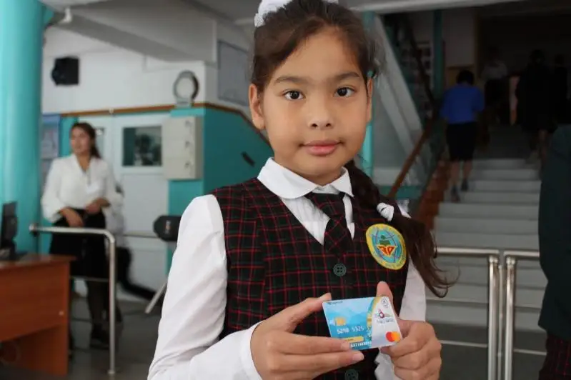 Социальными картами снабдят актюбинских школьников