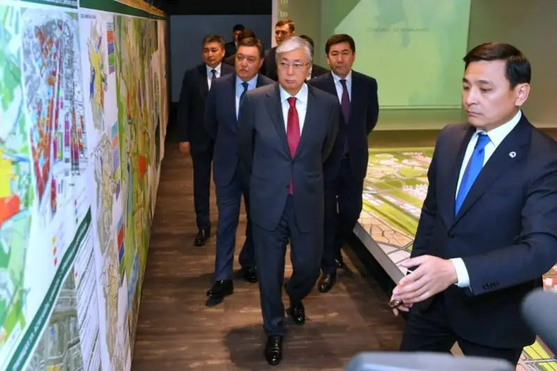 Главе государства презентовали планы по благоустройству общественных пространств в столице