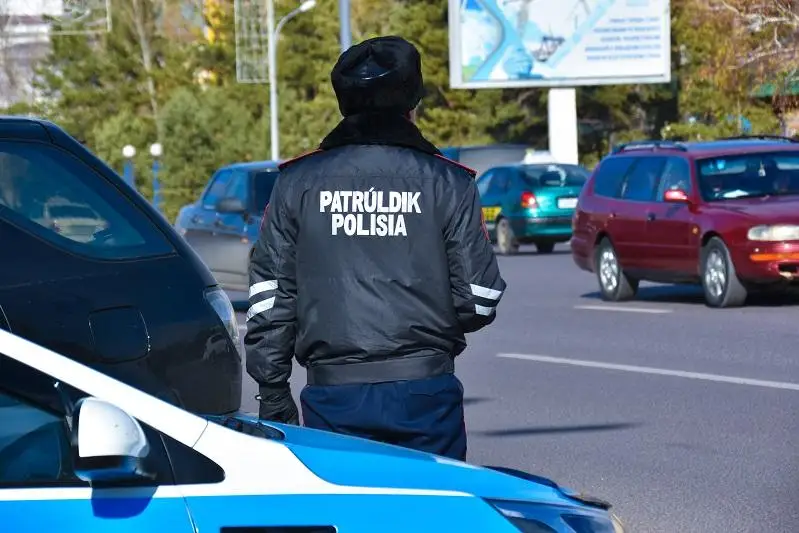 Инцидент между водителем и полицейским в Караганде прокомментировали в ДП области
