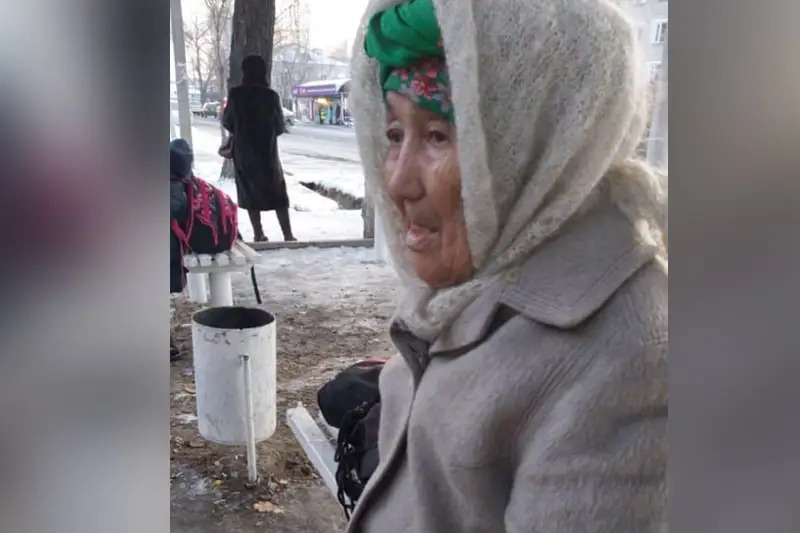 Заблудившейся бабушке в Талдыкоргане полицейские помогли добраться домой