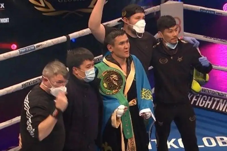 Казахстанский боксер стал чемпионом WBC уже во втором бою в профи
