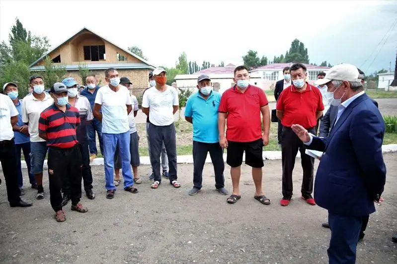 Все будет по закону - Бердибек Сапарбаев встретился с родственниками задержанных жителей Кордайского района