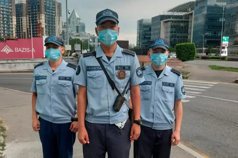 Гвардейцы вернули родителям потерявшихся детей в Алматы