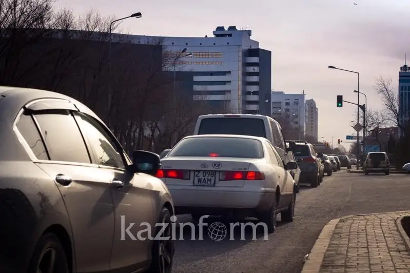 На перекрестках магистральных улиц столицы отменяют левые повороты