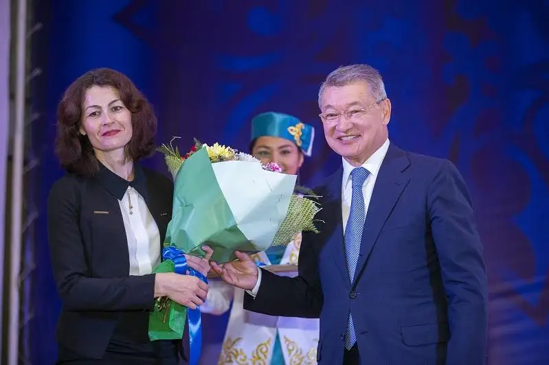 Десять учителей из ВКО получили ключи от новых квартир