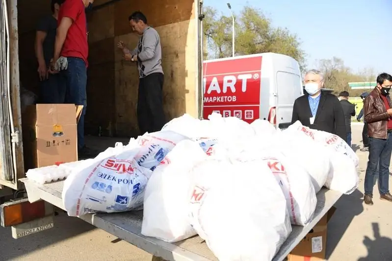 Бесплатными продуктами снабжают жильцов карантинного дома в Алматинской области