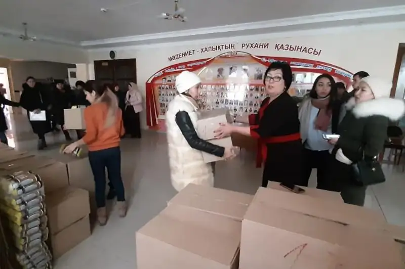 Дети из малообеспеченных семей получили соцпакеты в районах Карагандинской области