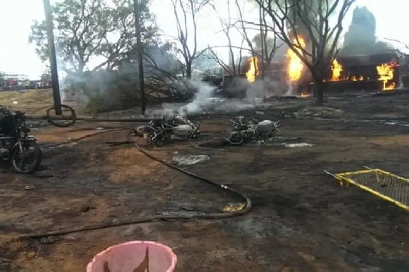 Бензовоз взорвался в Танзании, погибли 60 человек