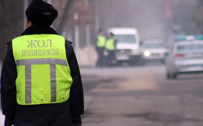 Житель Семея пытался дать взятку полицейским