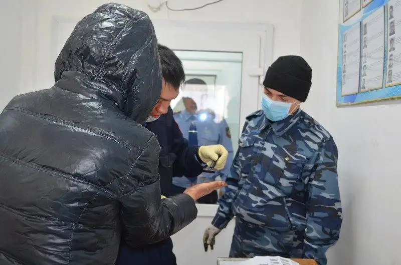 Отпечатки пальцев снимают у бездомных в Северном Казахстане