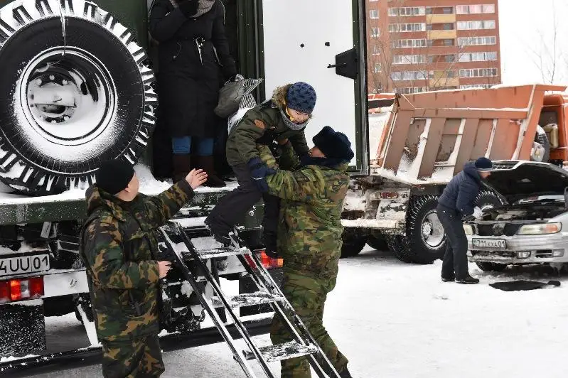 Более 100 граждан эвакуировано военнослужащими Нацгвардии из снежного плена