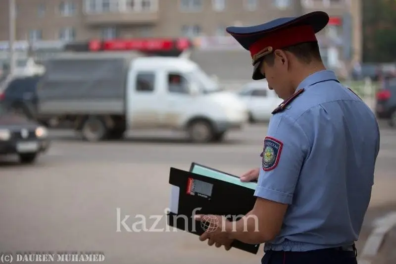 Нетрезвые братья напали на полицейских в Туркестанской области