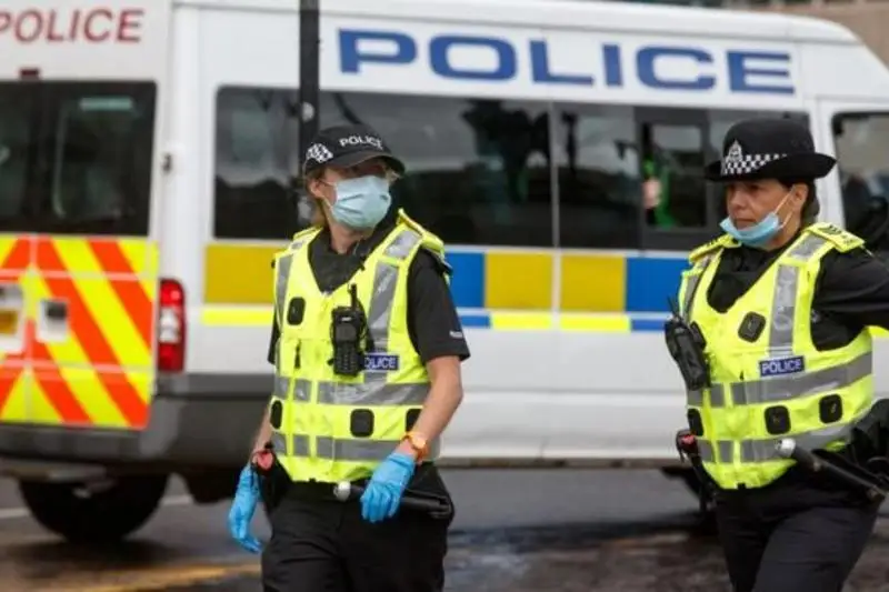 Сотни вечеринок разогнали в Шотландии из-за нарушения карантина