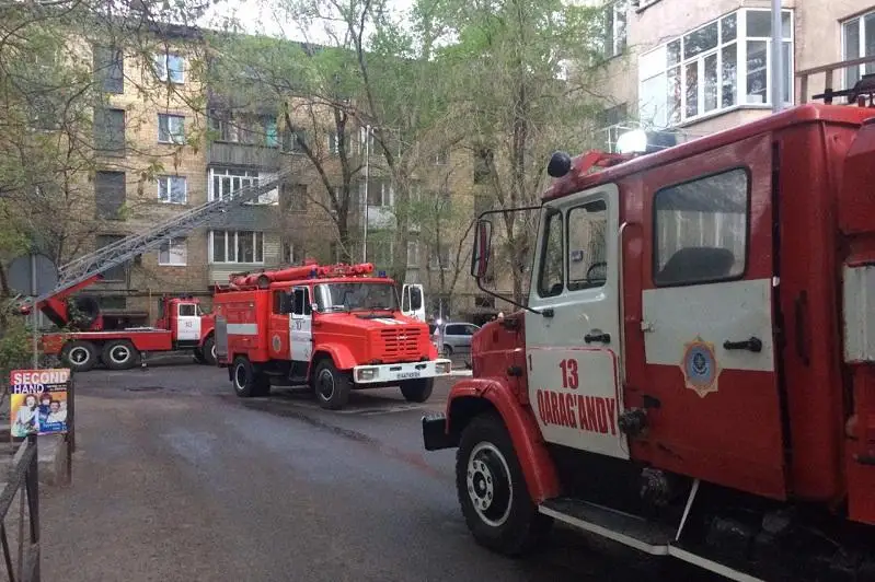 26 человек спасли при пожаре в Караганде