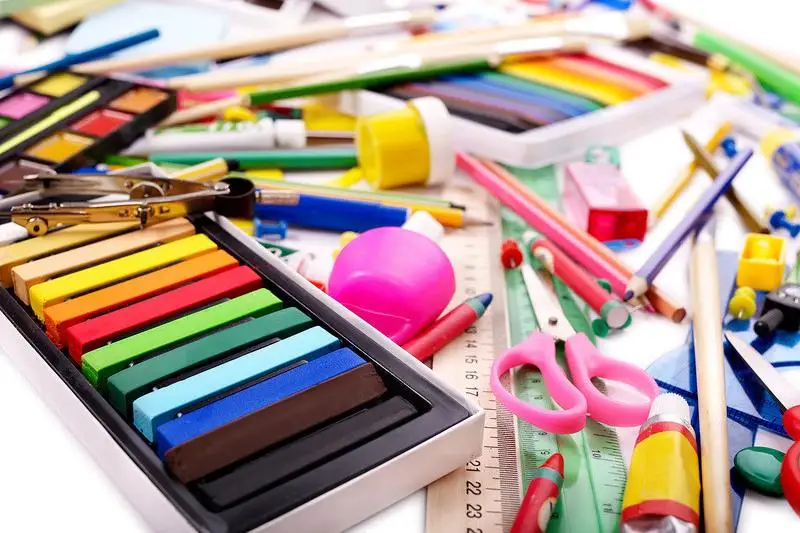 60 сертификатов на покупку школьных принадлежностей получили малообеспеченные семьи