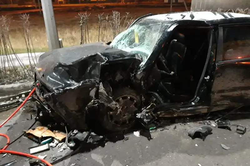 Из искореженного автомобиля живым извлекли 23-летнего жителя Петропавловска