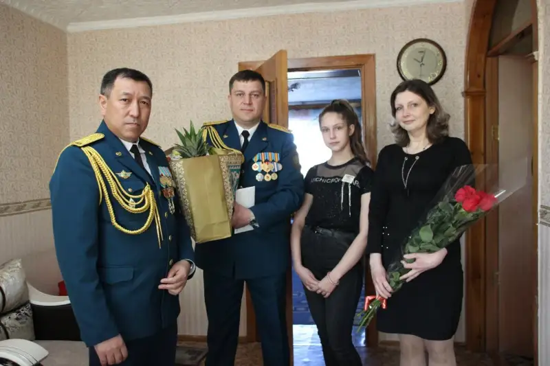 Семьям погибших при исполнении служебных обязанностей сотрудников ДЧС оказывается поддержка