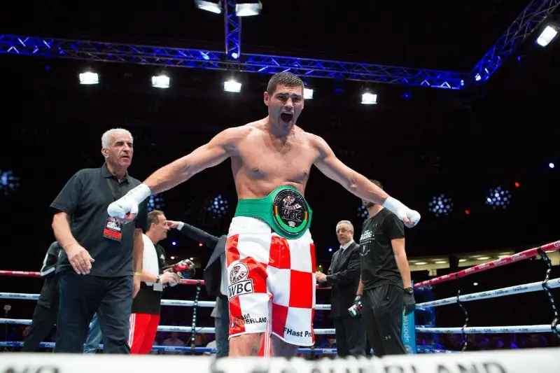 Экс-боксер «Astana Arlans» нокаутировал соперника с 26 победами в карьере