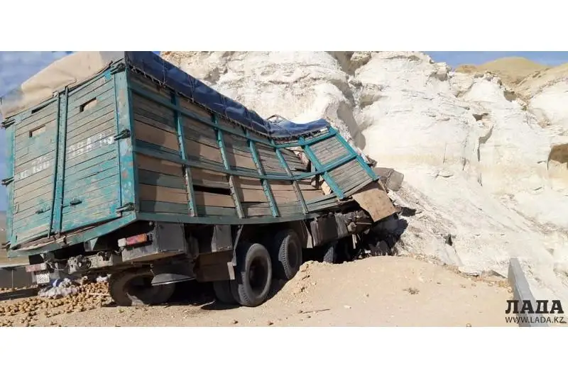 Водитель грузовика погиб в ДТП в Мангистау