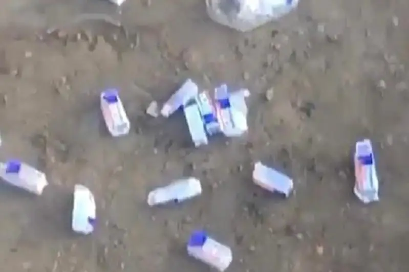 Психотропные препараты отобрали у торговца и уничтожили прохожие в Атырау