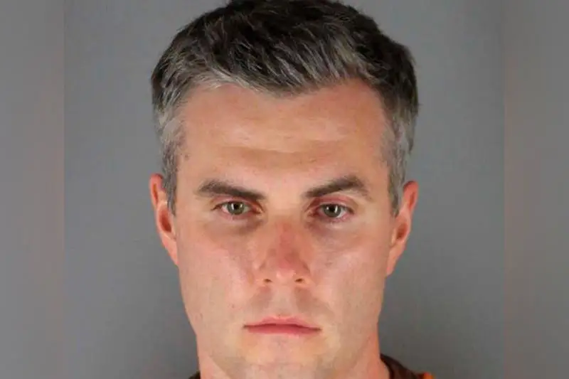 Обвиняемый в смерти Джорджа Флойда полицейский вышел под залог