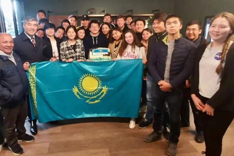 Кадеты-будущие моряки вылетели из Амстердама в Атырау