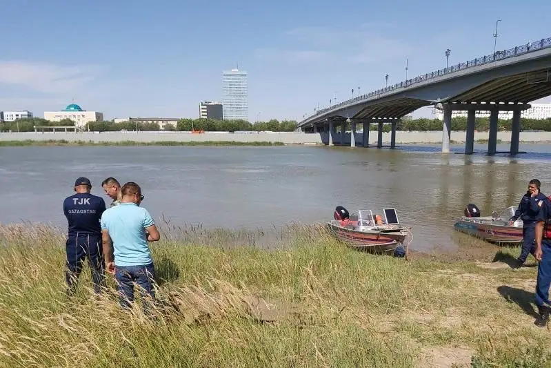 Тело спрыгнувшей с моста девушки извлечено из Урала в Атырау