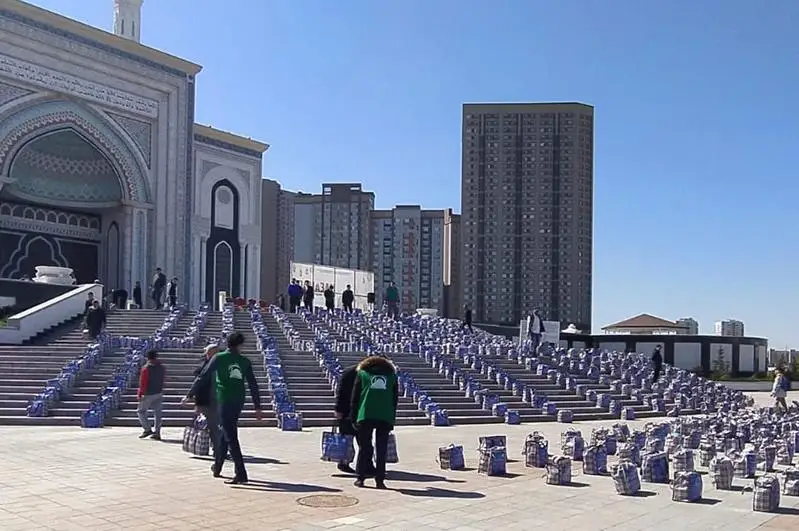 Столичные мечети раздали нуждающимся семьям продуктовые наборы