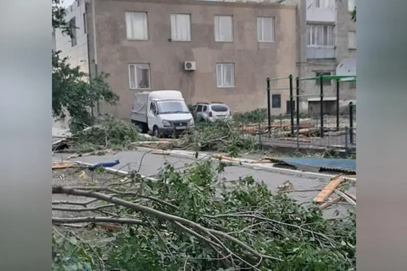 Семь человек пострадали во время сильного ветра в  Аягозе