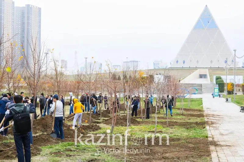 Казахстанские и иностранные дипломаты приняли участие в акции по посадке деревьев