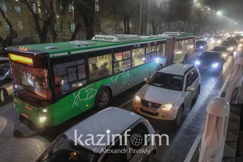 Аким Алматы высказался о нехватке автобусов и строительстве ЛРТ