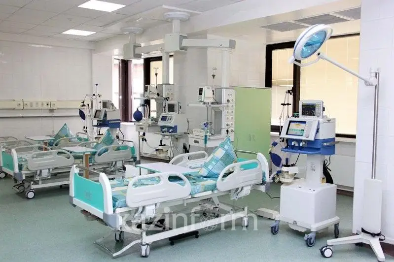 Довести оснащенность больниц и поликлиник до 90% пообещал аким Алматы