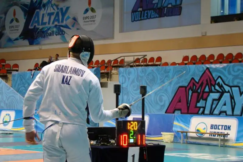 Вадим Шарлаимов стал победителем молодежного чемпионата РК по фехтованию