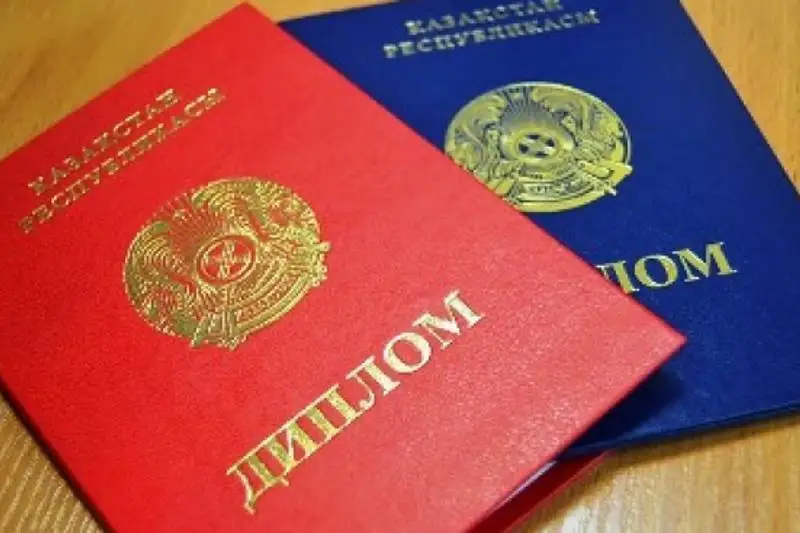 Коронавирус: в Минздраве разработали алгоритм вручения аттестатов выпускникам