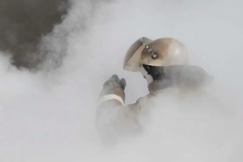 Троих мужчин из горящей квартиры спасли в Алматы