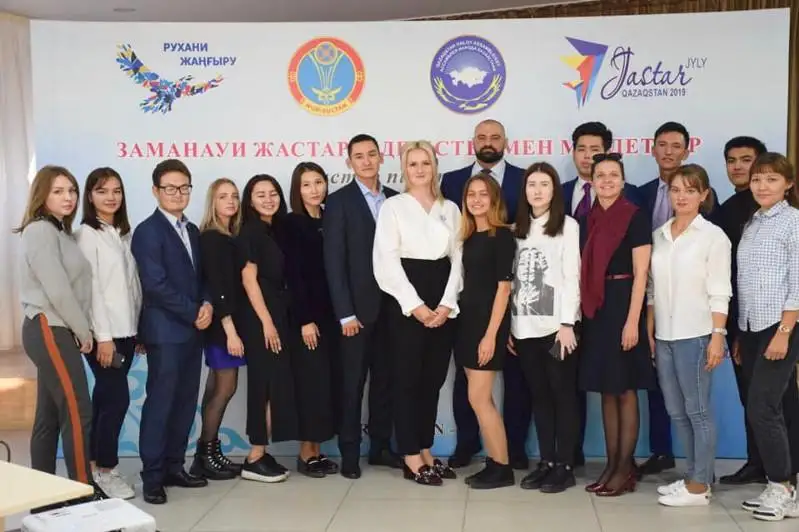 В столичном Доме дружбы прошли молодежные дебаты