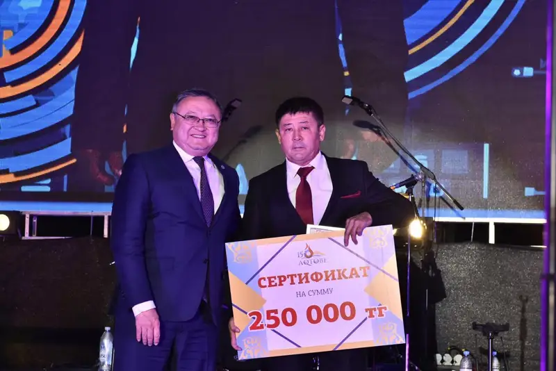 Лучшим актюбинским металлургам вручили денежные сертификаты