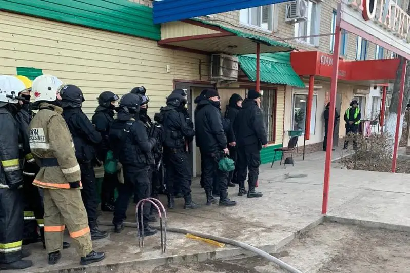 Без жертв и тяжких последствий завершилось освобождение заложницы в Уральске - МВД