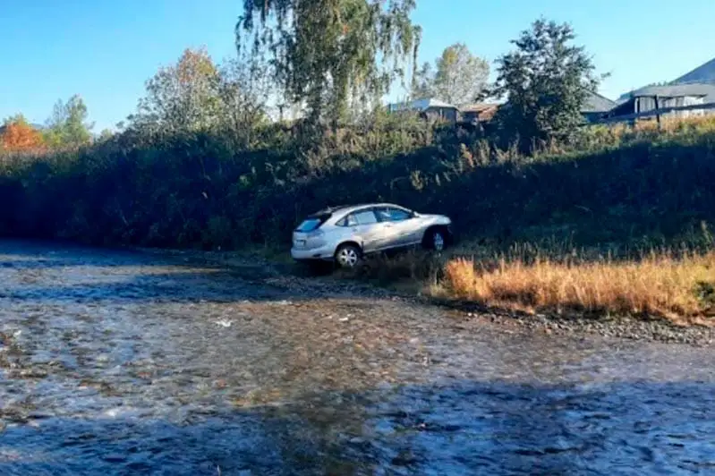Пьяный водитель-подросток съехал в обрыв в ВКО