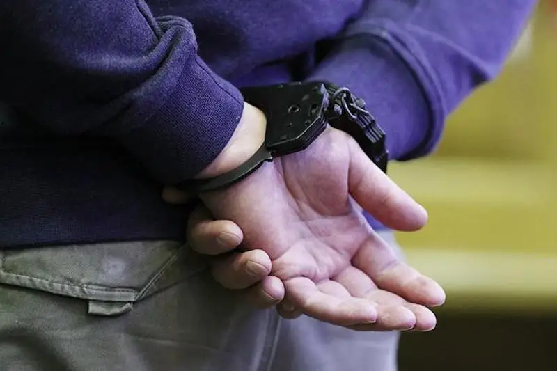 Трое мужчин задержаны в Атырау по подозрению в изнасиловании несовершеннолетних