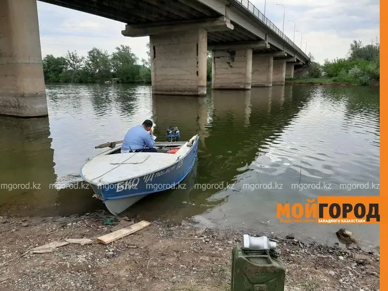 Купающаяся женщина погибла под винтом моторной лодки в Уральске