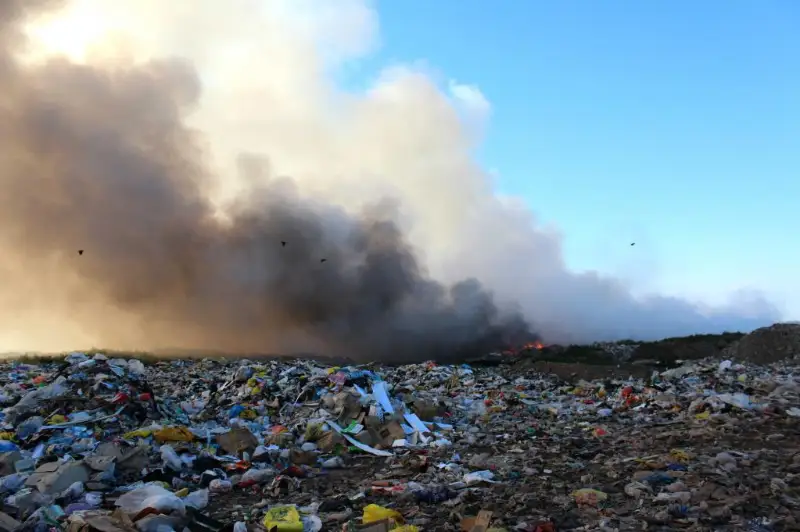 На смог из-за горящего полигона жалуются жители Петропавловска